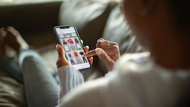 About 1 in 3 Americans say they experienced an online shopping scam