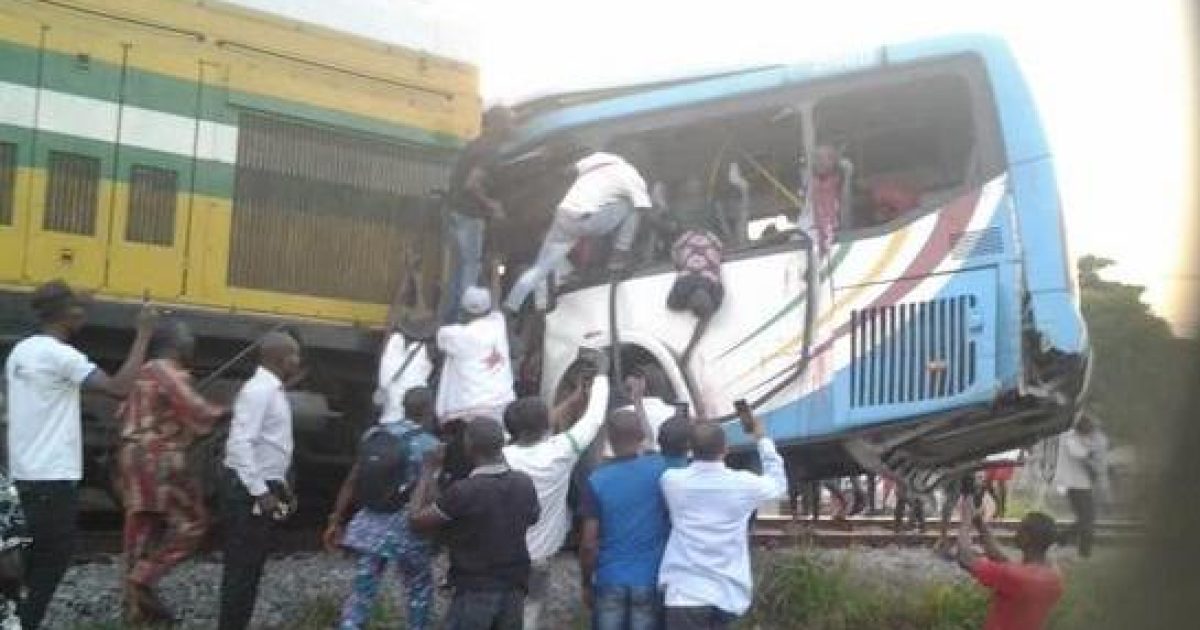 Train-and-bus-collide-in-Lagos.jpg