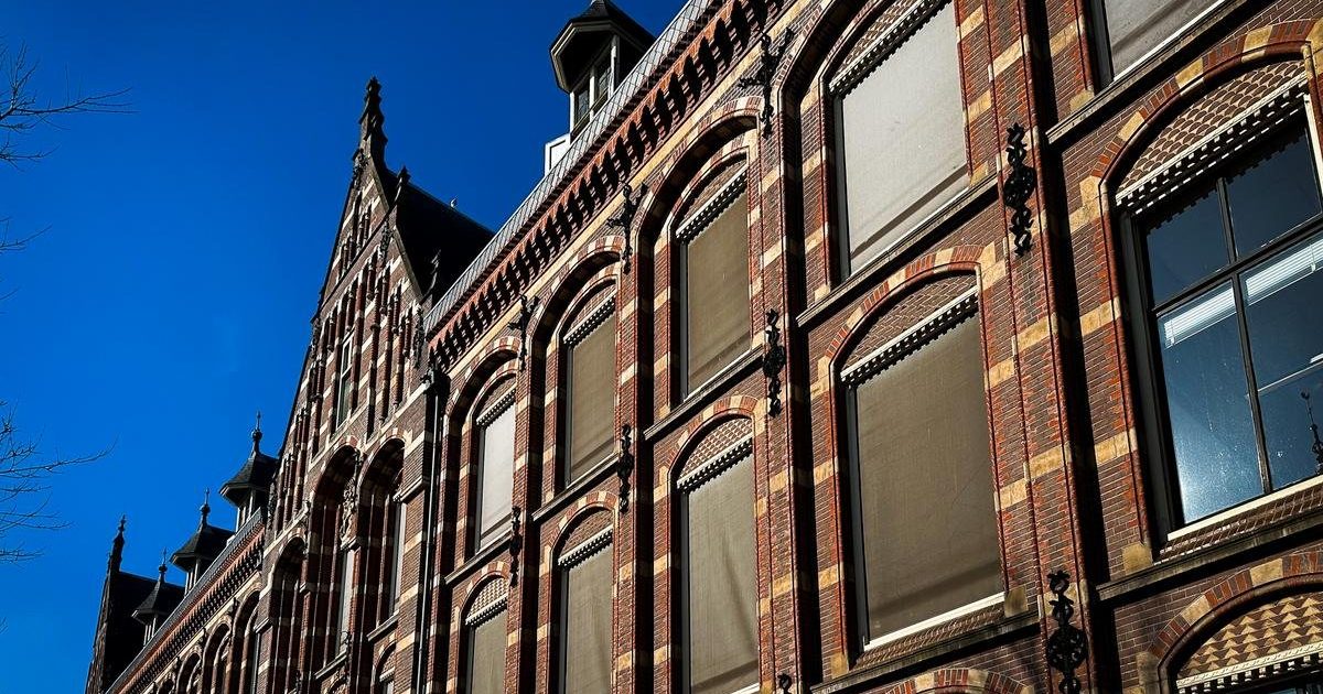 historic-voc-headquarters-amsterdam-blue-sky.jpg